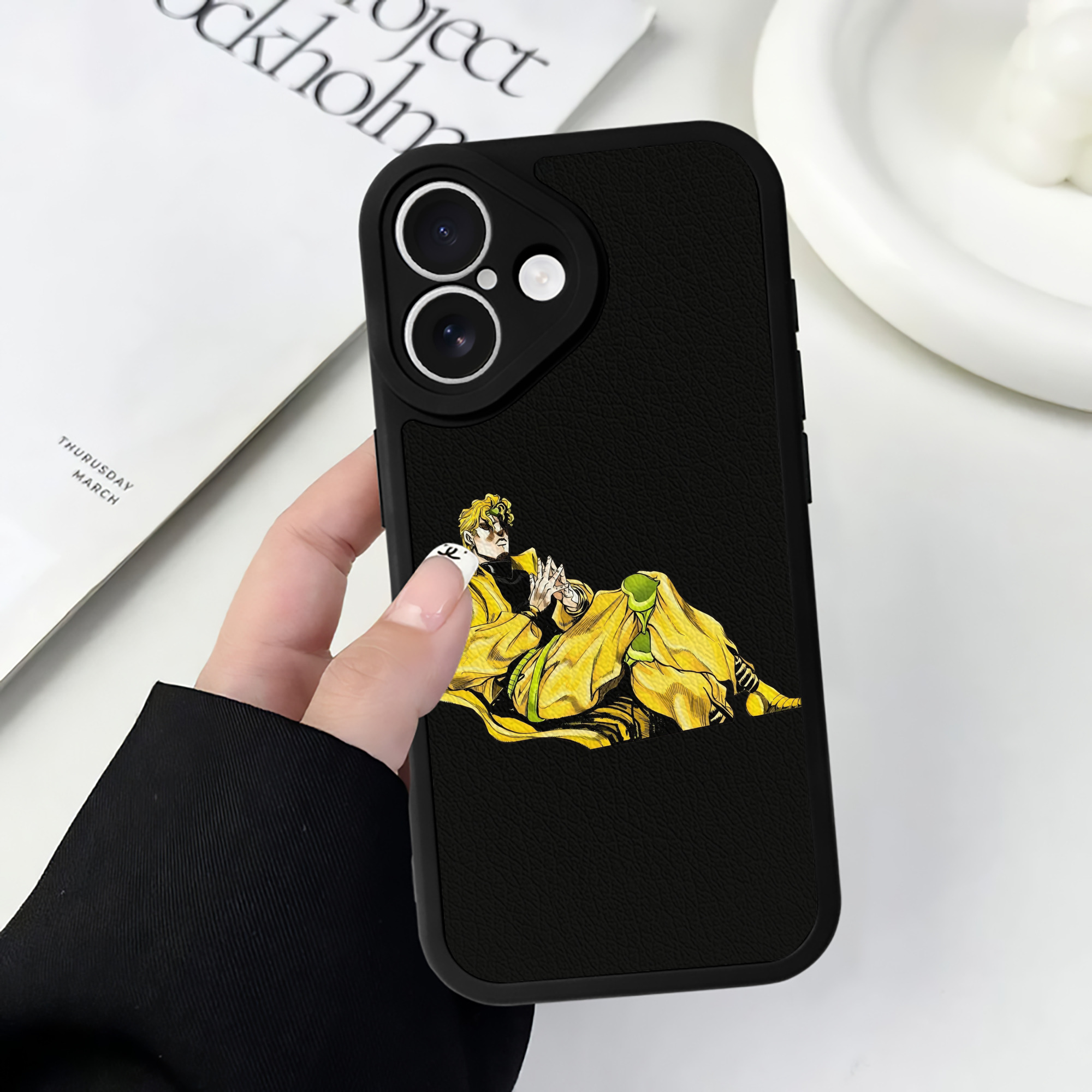 （画像用） ジョジョの奇妙な冒険 ディオ?ブランドー JoJo's Bizarre Adventure Dio Brando 【iPhone 16シリーズ対応】シリコンスマホケース（レザー調） 材質：シリコン